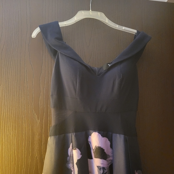 Evening gown, off the shoulder, navy and lilac floral, 6P - Picture 7 of 7